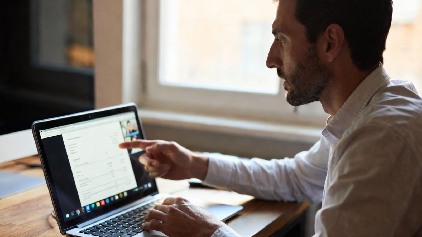 Freelance developer explaining the cost to hire a WordPress developer during a client video call